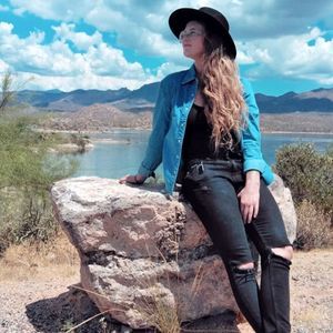 Meet your Posher, Courtney